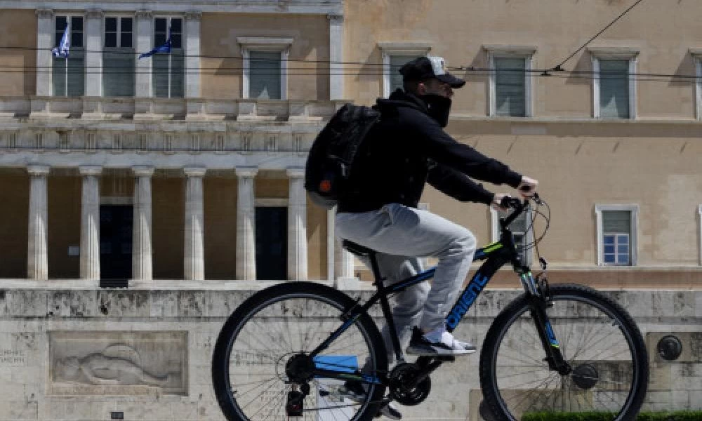 Κορονοϊός: Ακόμη και νέοι που τον πέρασαν «στο πόδι» κινδυνεύουν με μακρόχρονα προβλήματα υγείας